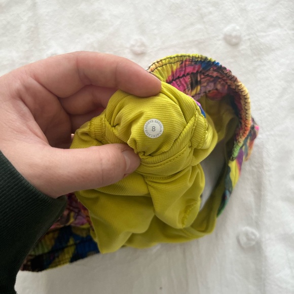 WOMENS LULULEMON LOW RISE HOTTIE HOTS 4” IN NEON - Picture 2 of 3